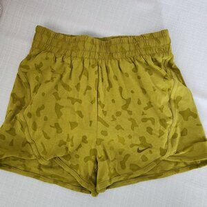 NWT NIKE Green Camo Camoflauge Shorts Kids L Loose Fit